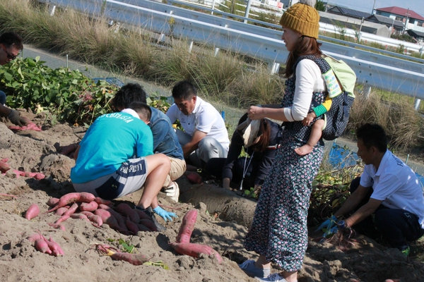 アグレミーナ浜松の選手と収穫祭！なも〜