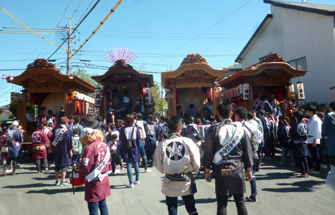 秋祭りが　盛大に行われました