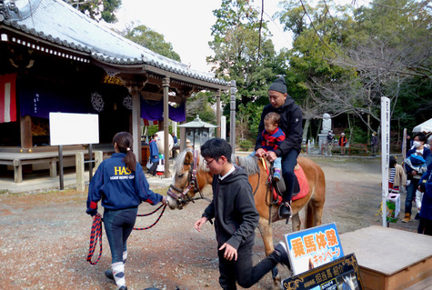 西鴨江　花学院の馬頭観音大祭の様子
