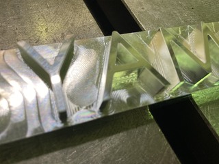 会社のロゴを削り出し!