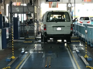検査車両が・・・