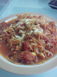 こんにゃくラーメン　ミートソース風