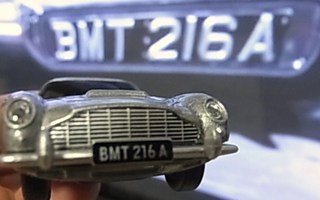 アストン　マーチン　DB5