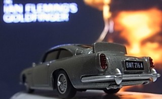 アストン　マーチン　DB5