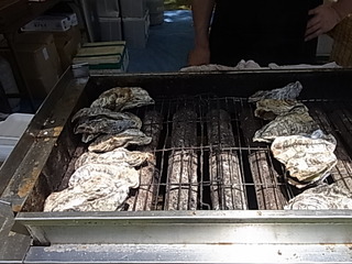 宮島直送！　殻付き焼きカキ