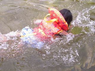湯谷園地で水遊び・その１